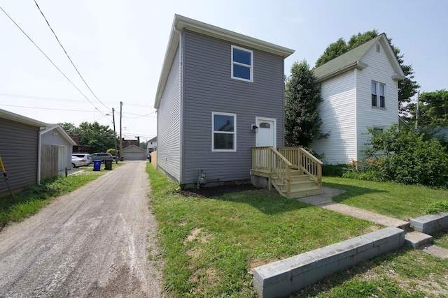 1275 Wager St, Columbus, OH 43206 - view of front of property with a front lawn