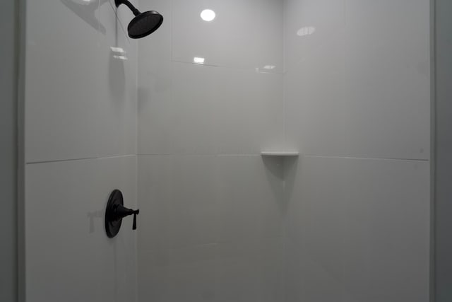 1275 Wager St, Columbus, OH 43206 - bathroom view of tiled shower