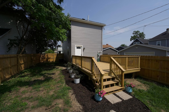 1275 Wager St, Columbus, OH 43206 - fenced backyard featuring a deck