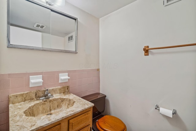 5452 Roche Ct W, Columbus, OH 43229 - bathroom with vanity and tile walls