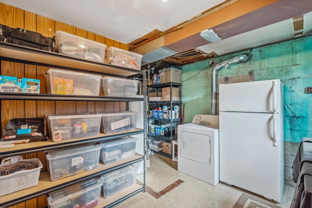 5452 Roche Ct W, Columbus, OH 43229 - laundry room with washer / dryer and concrete block wall