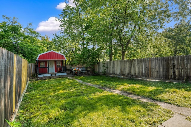 972 E 12th Ave, Columbus, OH 43211 - fenced backyard featuring an outbuilding