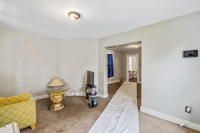 972 E 12th Ave, Columbus, OH 43211 - sitting room with carpet and baseboards