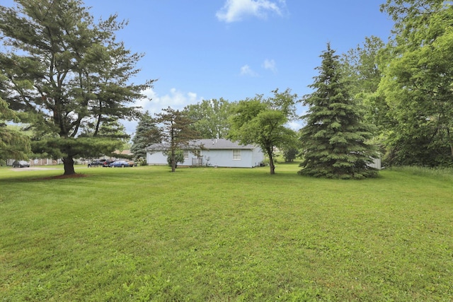 704 N Detroit St, Bellefontaine, OH 43311 - view of grassy yard