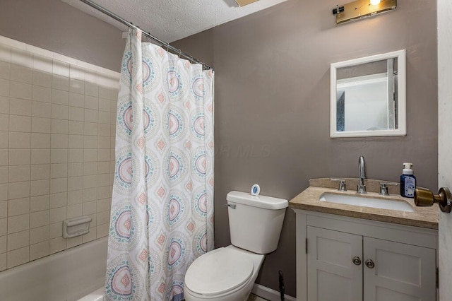 439 Dartmouth Cir Unit 30, Cincinnati, OH 45244 - bathroom with toilet, vanity, shower / bath combination with curtain, and a textured ceiling