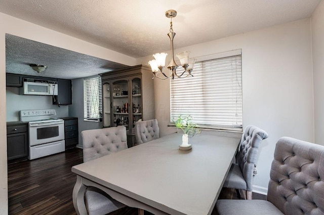 439 Dartmouth Cir Unit 30, Cincinnati, OH 45244 - dining room featuring a chandelier, dark wood-style floors, and a textured ceiling