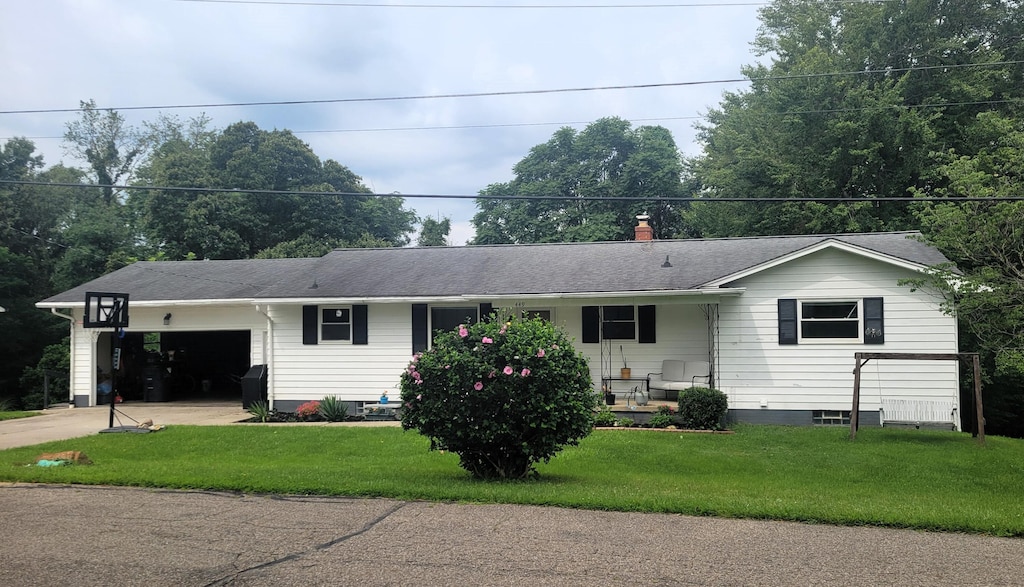 449 Lynwood Ln, Lancaster, OH 43130 - view of front of house featuring an attached garage, driveway, and a front yard