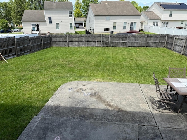 3126 Zach Ct, Columbus, OH 43219 - view of yard featuring a residential view and a patio area
