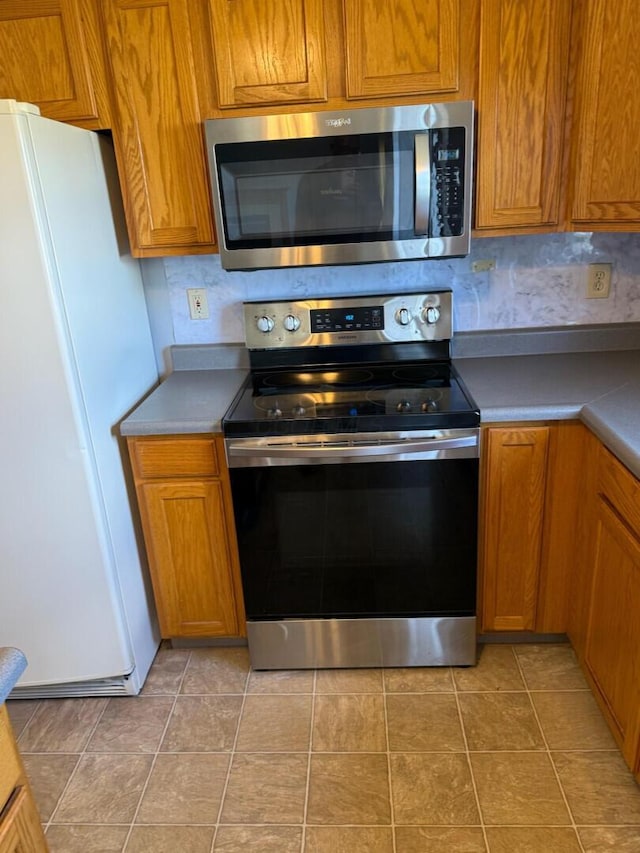 3126 Zach Ct, Columbus, OH 43219 - kitchen with appliances with stainless steel finishes and brown cabinets