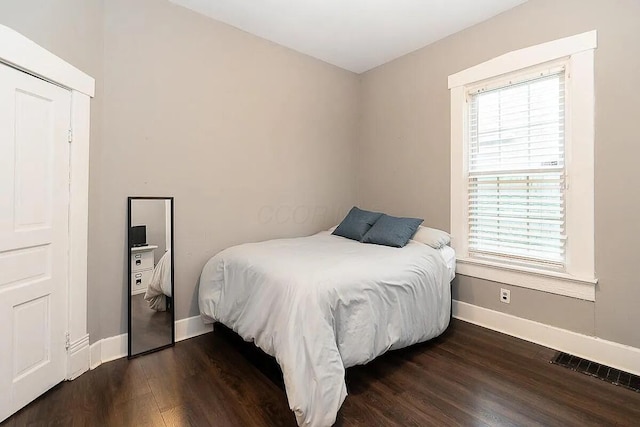 184 E Patterson Ave, Columbus, OH 43202 - bedroom with dark wood finished floors and baseboards