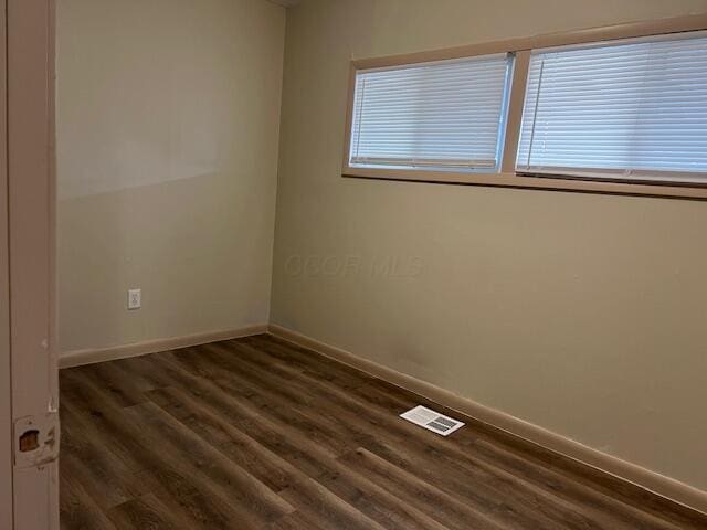 885-887 Derrer Rd, Columbus, OH 43204 - unfurnished room featuring dark wood finished floors and baseboards