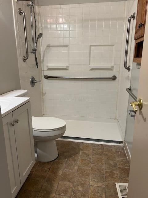885-887 Derrer Rd, Columbus, OH 43204 - bathroom with tiled shower and vanity