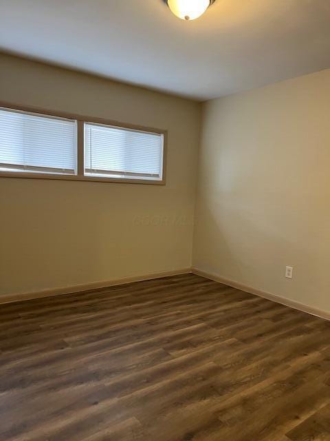 885-887 Derrer Rd, Columbus, OH 43204 - empty room featuring dark wood finished floors and baseboards
