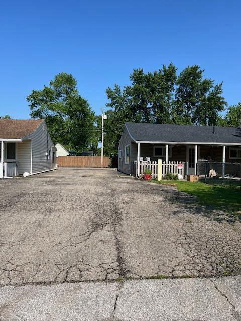 885-887 Derrer Rd, Columbus, OH 43204 - view of front facade with driveway