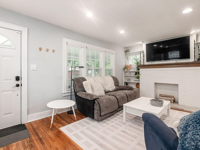 1368 Elmwood Ave, Columbus, OH 43212 - living area with wood finished floors and recessed lighting