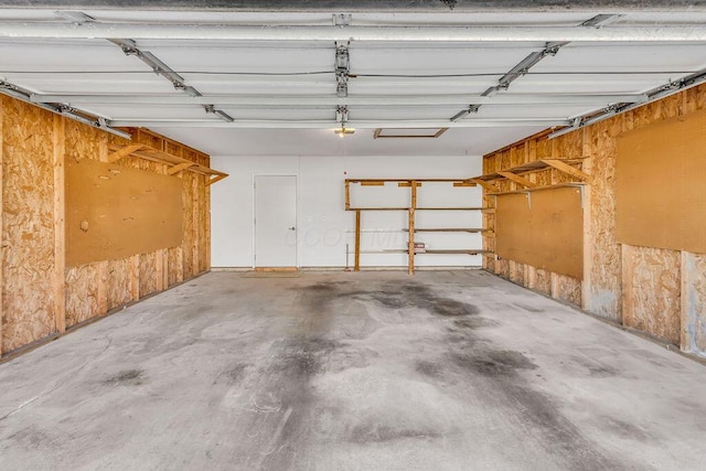 978 Kingsbury Ct, Newark, OH 43055 - view of garage