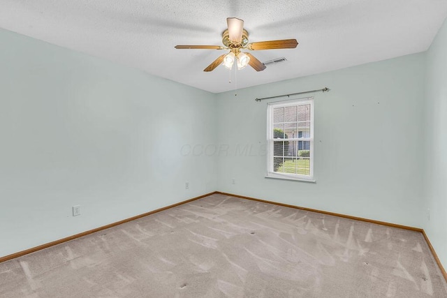 978 Kingsbury Ct, Newark, OH 43055 - spare room featuring carpet, a ceiling fan, and a textured ceiling