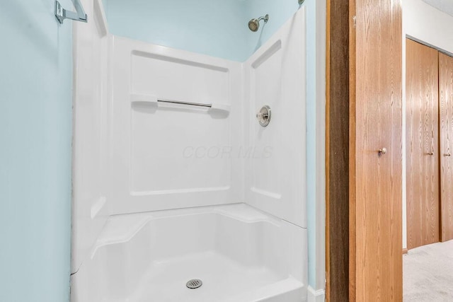 978 Kingsbury Ct, Newark, OH 43055 - full bathroom featuring a shower