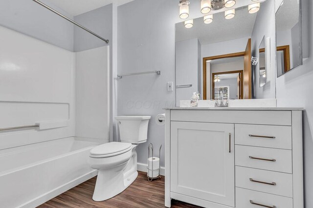 978 Kingsbury Ct, Newark, OH 43055 - full bath featuring vanity, bathtub / shower combination, and wood finished floors