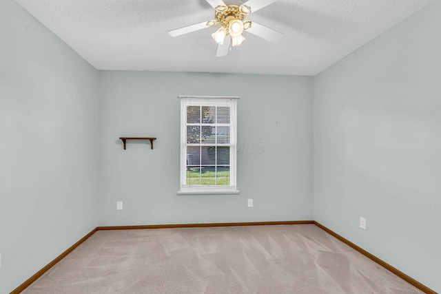 978 Kingsbury Ct, Newark, OH 43055 - unfurnished room featuring a textured ceiling, a ceiling fan, and light colored carpet