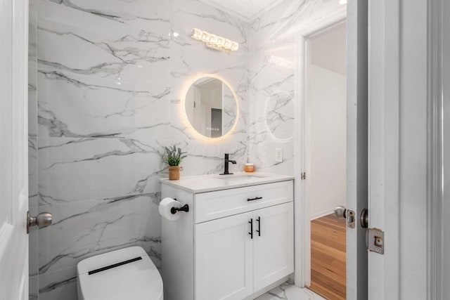 6290 Downwing Ln, Columbus, OH 43230 - half bath featuring vanity and toilet