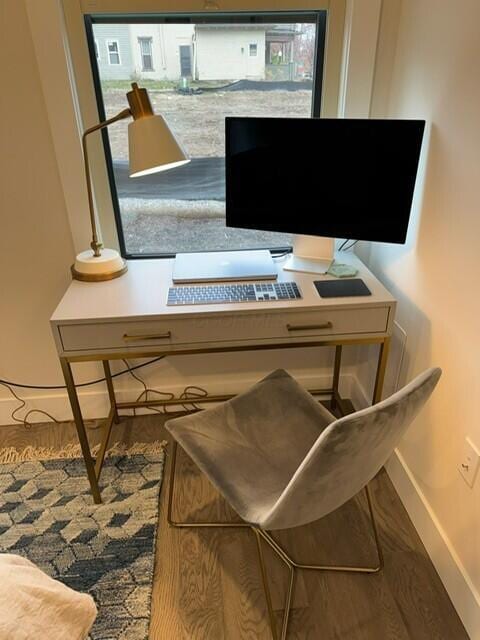 1301 Highland St, Columbus, OH 43201 - office space with baseboards