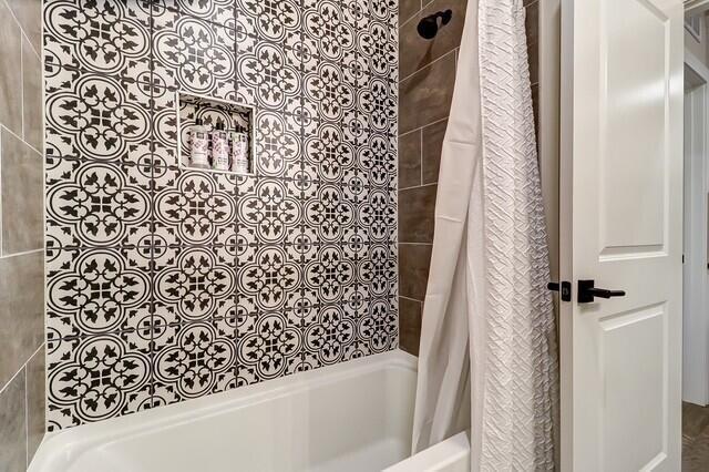 1301 Highland St, Columbus, OH 43201 - bathroom with shower / bath combo with shower curtain