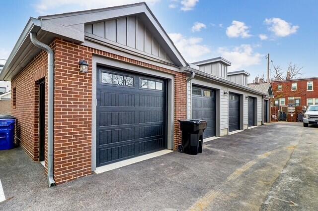 1301 Highland St, Columbus, OH 43201 - view of garage