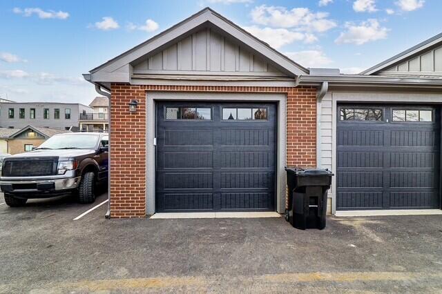 1301 Highland St, Columbus, OH 43201 - view of garage