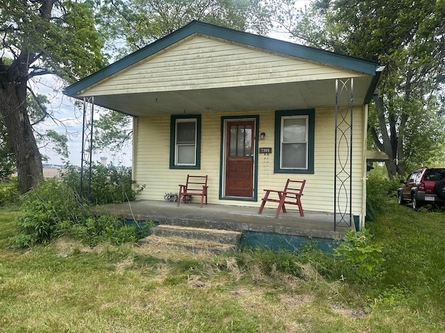 7365 Hayden Run Rd, Hilliard, OH 43026 - view of front of house with a porch