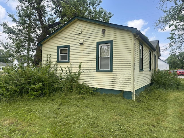 7365 Hayden Run Rd, Hilliard, OH 43026 - view of side of home