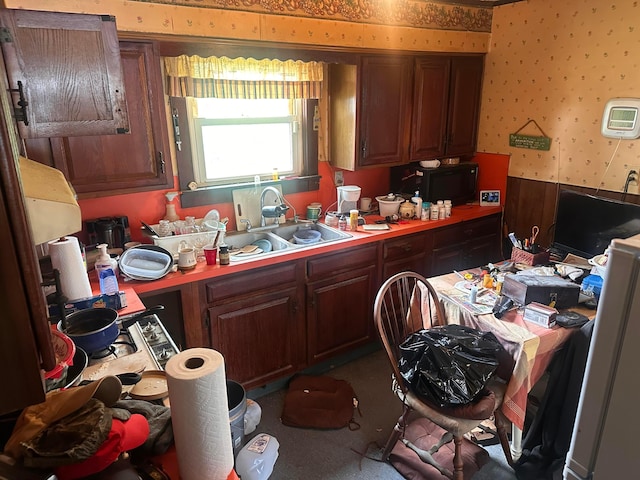 7365 Hayden Run Rd, Hilliard, OH 43026 - kitchen with wallpapered walls, black microwave, light countertops, and carpet