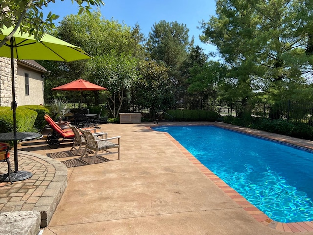 7524 Cumberland Cir NW, Canal Winchester, OH 43110 - outdoor pool featuring a patio area