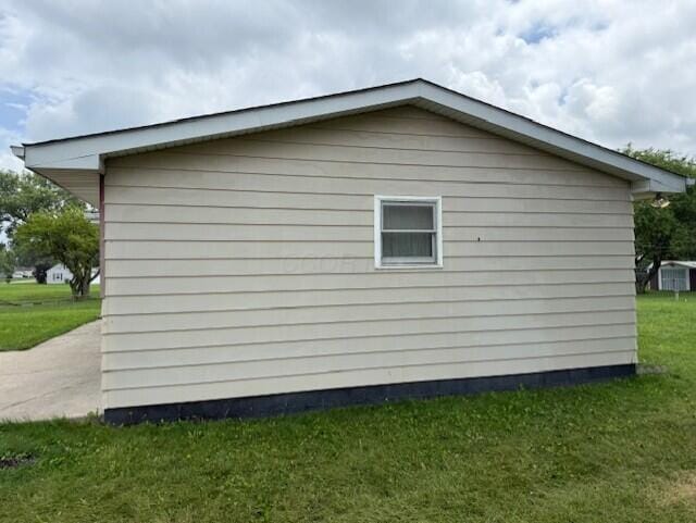 2377 E Howard Rd, Obetz, OH 43207 - view of side of property featuring a yard
