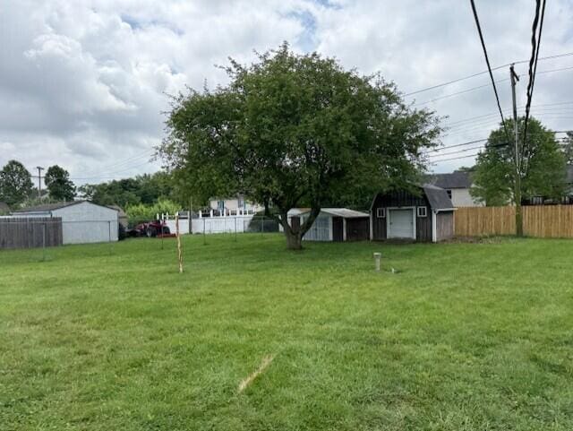 2377 E Howard Rd, Obetz, OH 43207 - view of yard with a storage unit and a detached garage