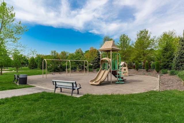 6165 Avocet Ct, Dublin, OH 43017 - community jungle gym featuring a yard