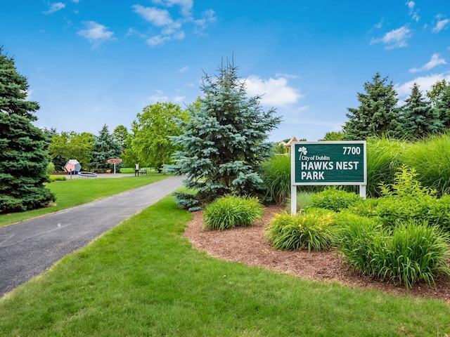 6165 Avocet Ct, Dublin, OH 43017 - view of community featuring a yard