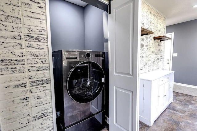 805 E Burgess St, Mount Vernon, OH 43050 - laundry area with washer / dryer and baseboards