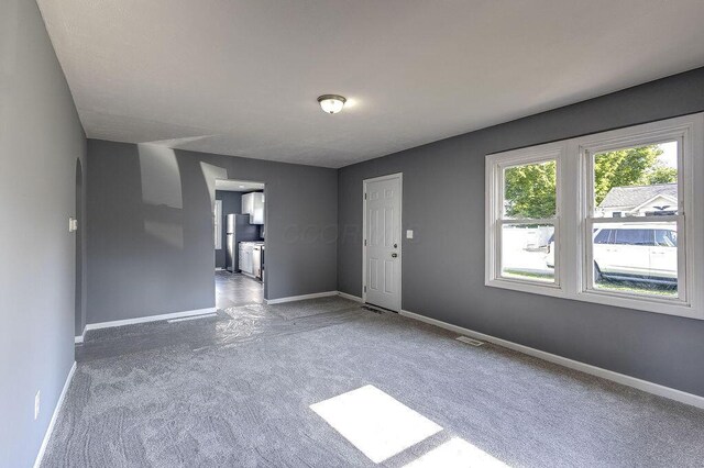 805 E Burgess St, Mount Vernon, OH 43050 - entryway featuring carpet and baseboards