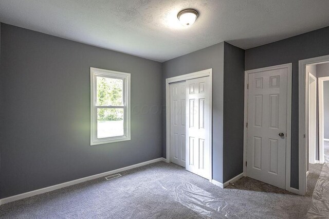 805 E Burgess St, Mount Vernon, OH 43050 - unfurnished bedroom with carpet floors, a closet, and a textured ceiling