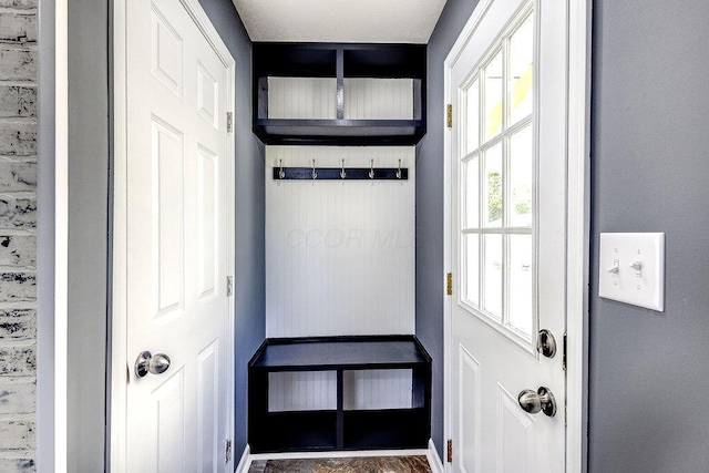 805 E Burgess St, Mount Vernon, OH 43050 - mudroom featuring baseboards