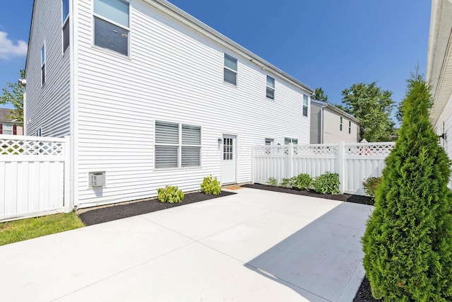 6166 Albany Crest Ave, New Albany, OH 43054 - back of house featuring a patio area