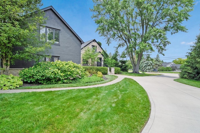 2946 Lewis Center Rd, Lewis Center, OH 43035 - view of side of property featuring a lawn and stucco siding