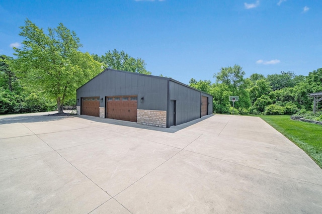 2946 Lewis Center Rd, Lewis Center, OH 43035 - view of detached garage