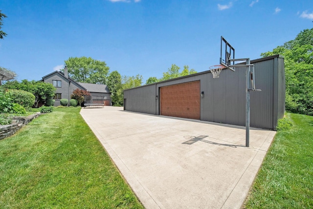 2946 Lewis Center Rd, Lewis Center, OH 43035 - view of basketball court featuring a yard
