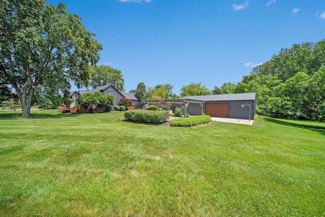 2946 Lewis Center Rd, Lewis Center, OH 43035 - view of grassy yard with a detached garage