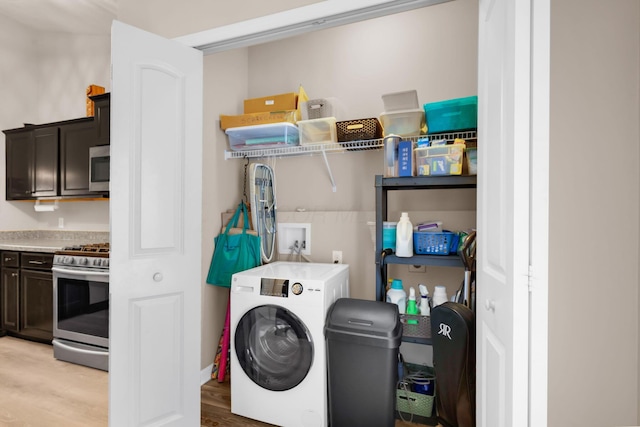 5442 Goose Falls Dr, Dublin, OH 43016 - laundry area featuring washer / clothes dryer and light wood-style flooring