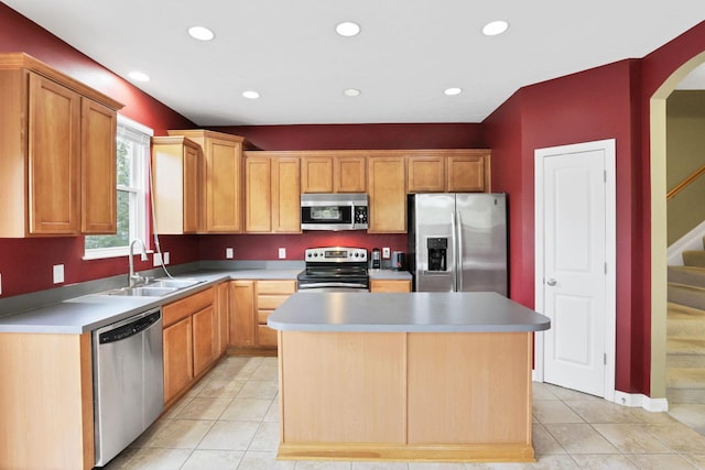 331 Hanton Way, Columbus, OH 43213 - kitchen featuring appliances with stainless steel finishes, a sink, light tile patterned floors, a center island, and recessed lighting