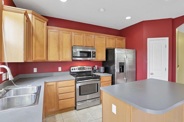 331 Hanton Way, Columbus, OH 43213 - kitchen with stainless steel appliances, a sink, light tile patterned flooring, recessed lighting, and a center island