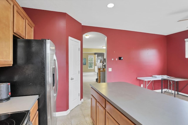 331 Hanton Way, Columbus, OH 43213 - kitchen with arched walkways, baseboards, stainless steel refrigerator with ice dispenser, and ceiling fan